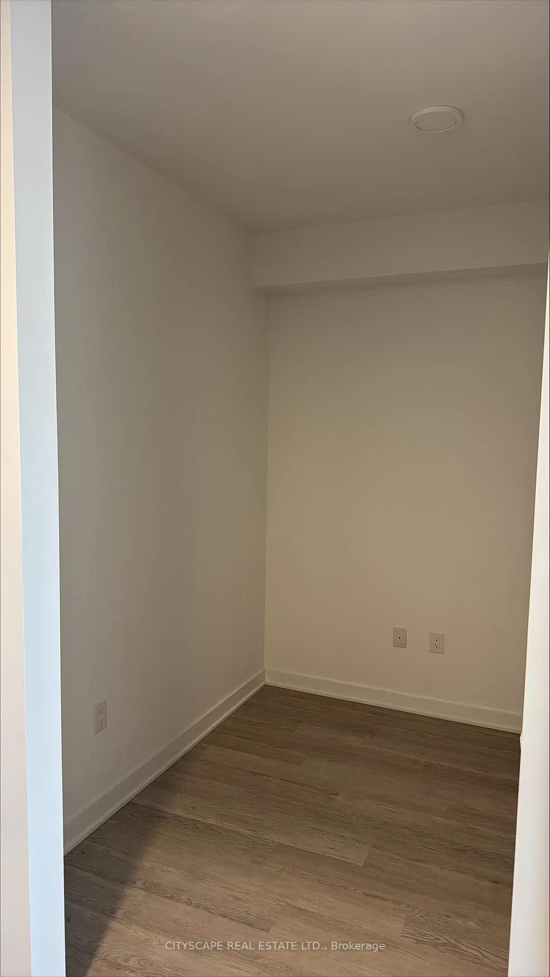 Photo 5 of Unit 608, 2782 Barton Street, Hamilton, Riverdale — HOMEH