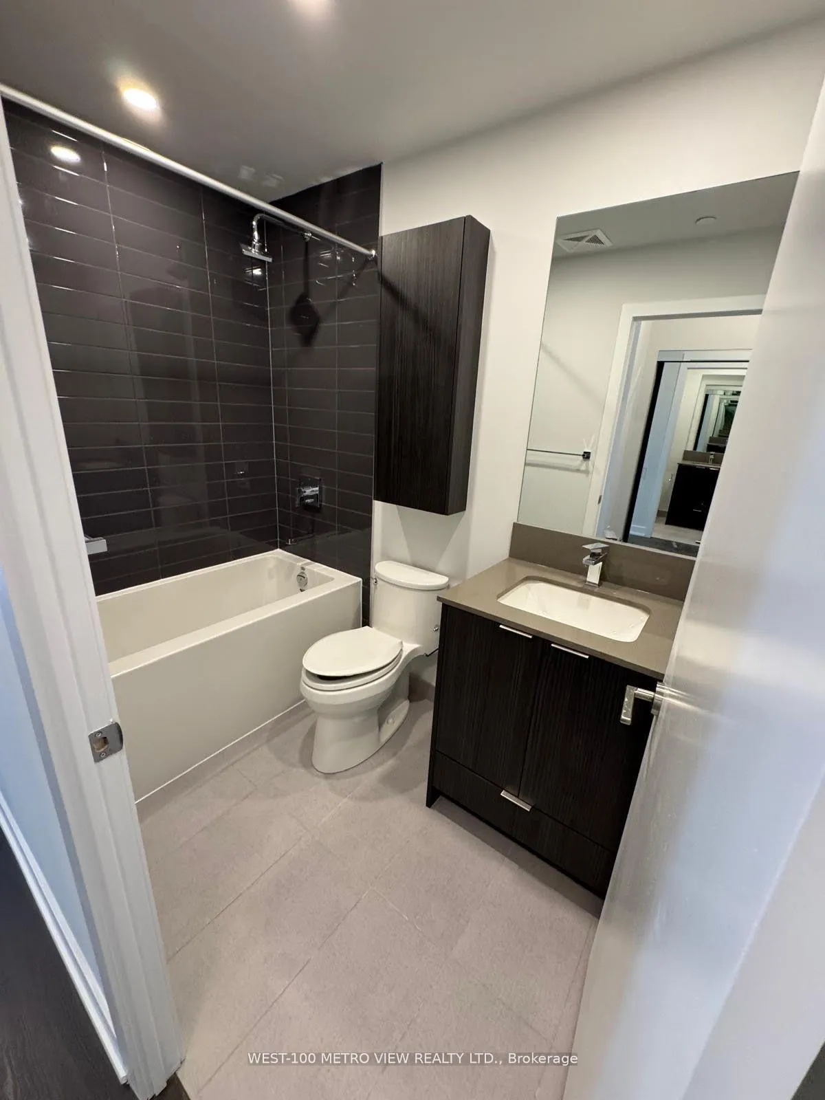 Photo 4 of Unit 2504, 430 Square One Drive, Mississauga, City Centre — HOMEH