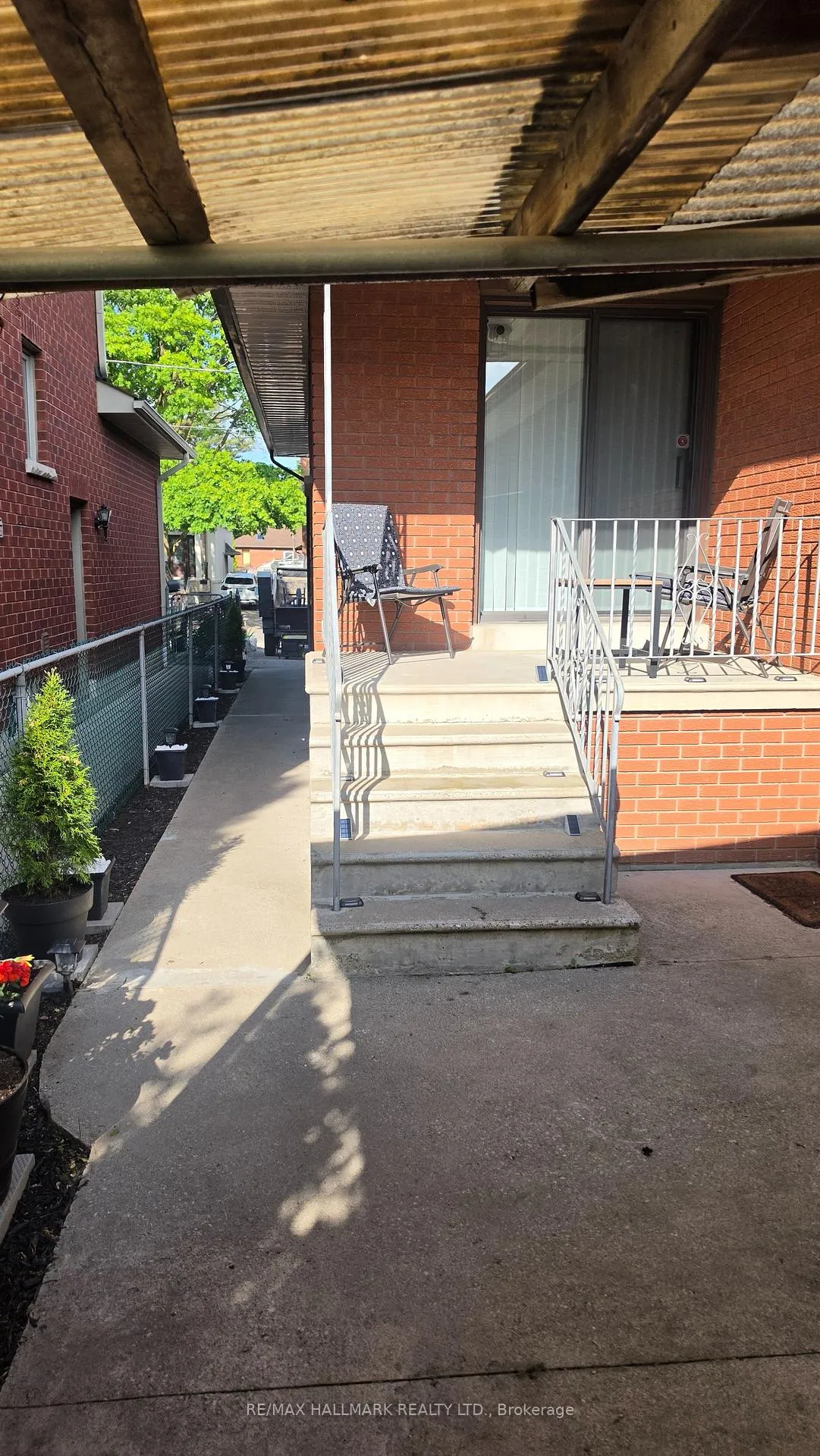 Photo 4 of Unit Lower Level, 110 Milton Street, Etobicoke, Stonegate-Queensway — HOMEH