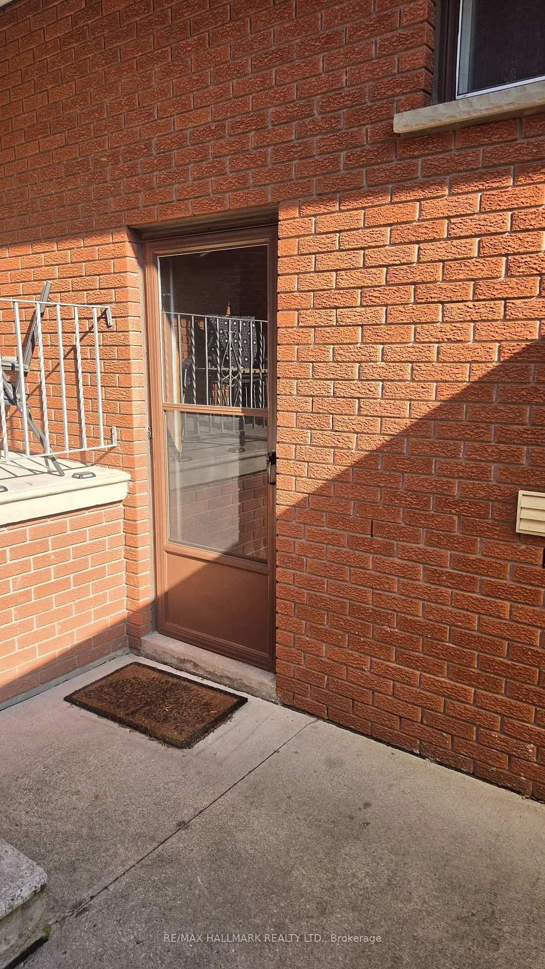 Photo 5 of Unit Lower Level, 110 Milton Street, Etobicoke, Stonegate-Queensway — HOMEH