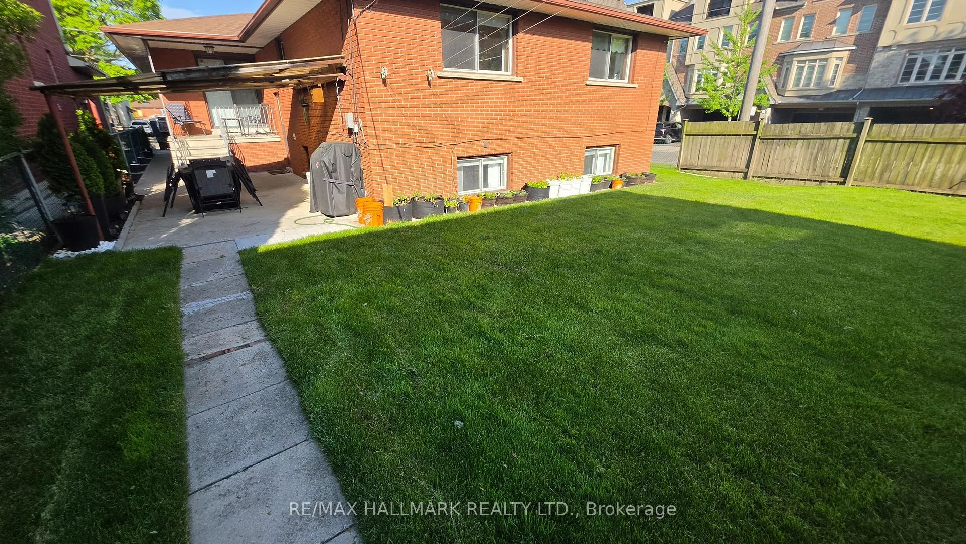 Photo 43 of Unit Lower Level, 110 Milton Street, Etobicoke, Stonegate-Queensway — HOMEH