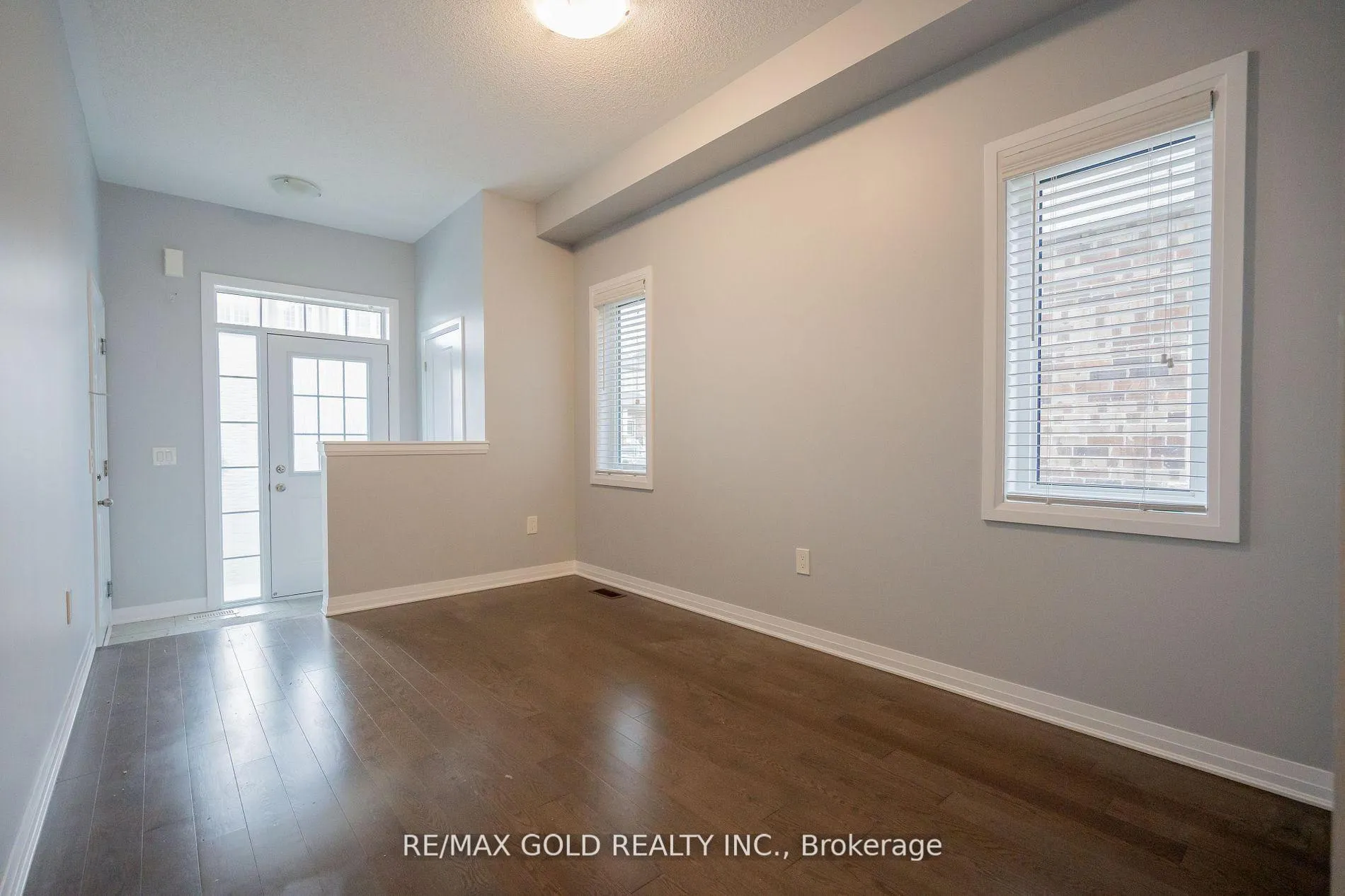 Photo 2 of 4064 Maitland Street, Lincoln, Beamsville — HOMEH