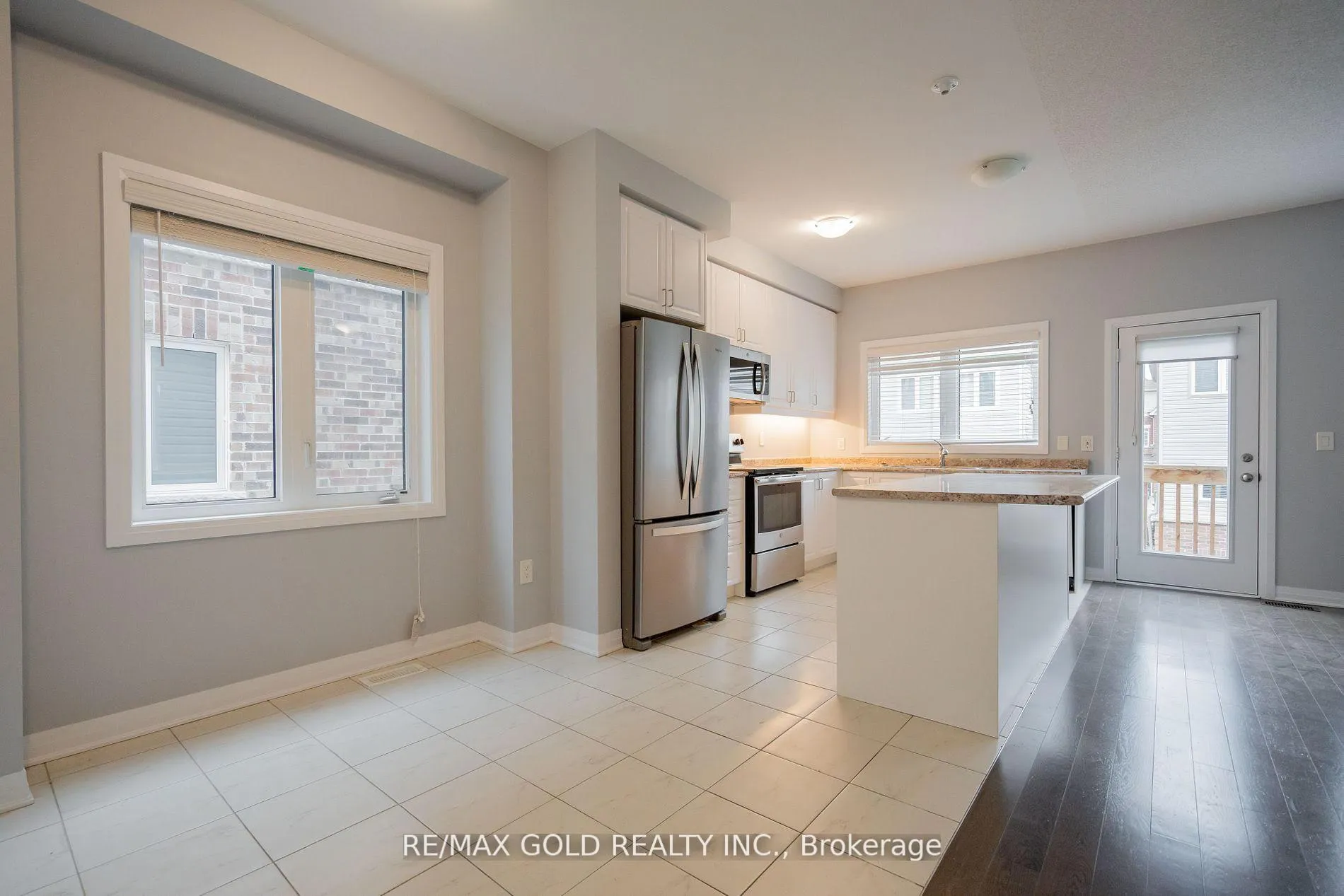 Photo 3 of 4064 Maitland Street, Lincoln, Beamsville — HOMEH