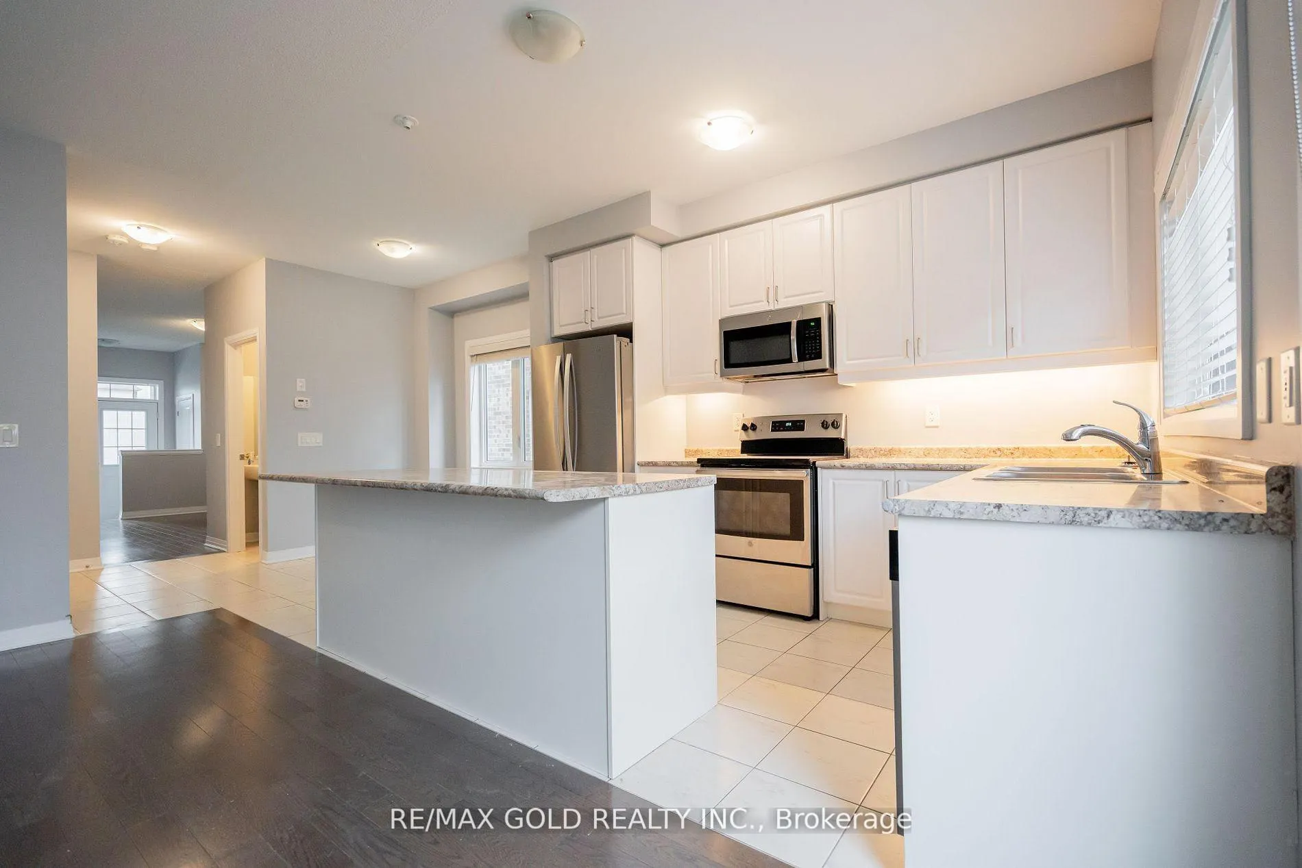 Photo 4 of 4064 Maitland Street, Lincoln, Beamsville — HOMEH