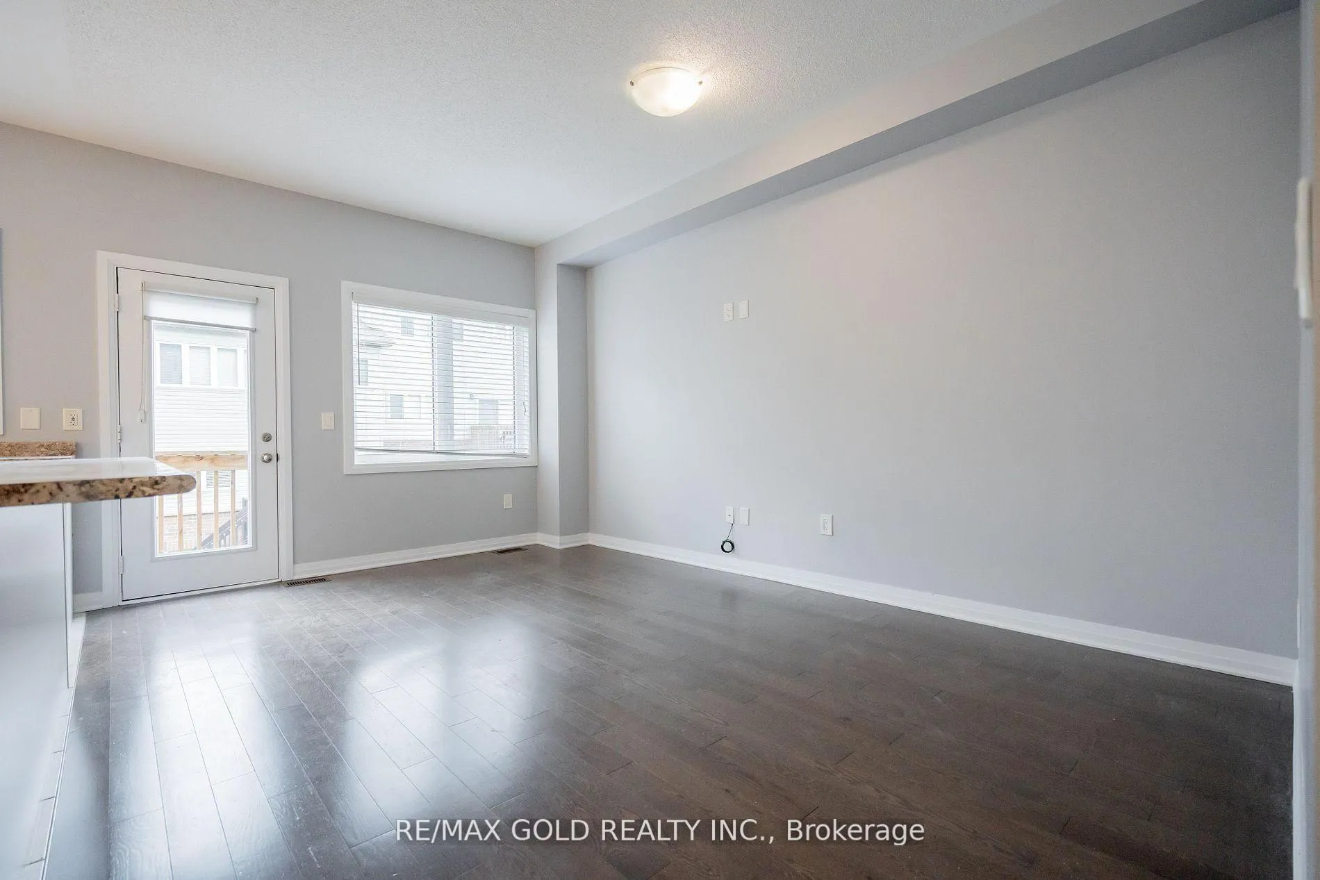 Photo 5 of 4064 Maitland Street, Lincoln, Beamsville — HOMEH