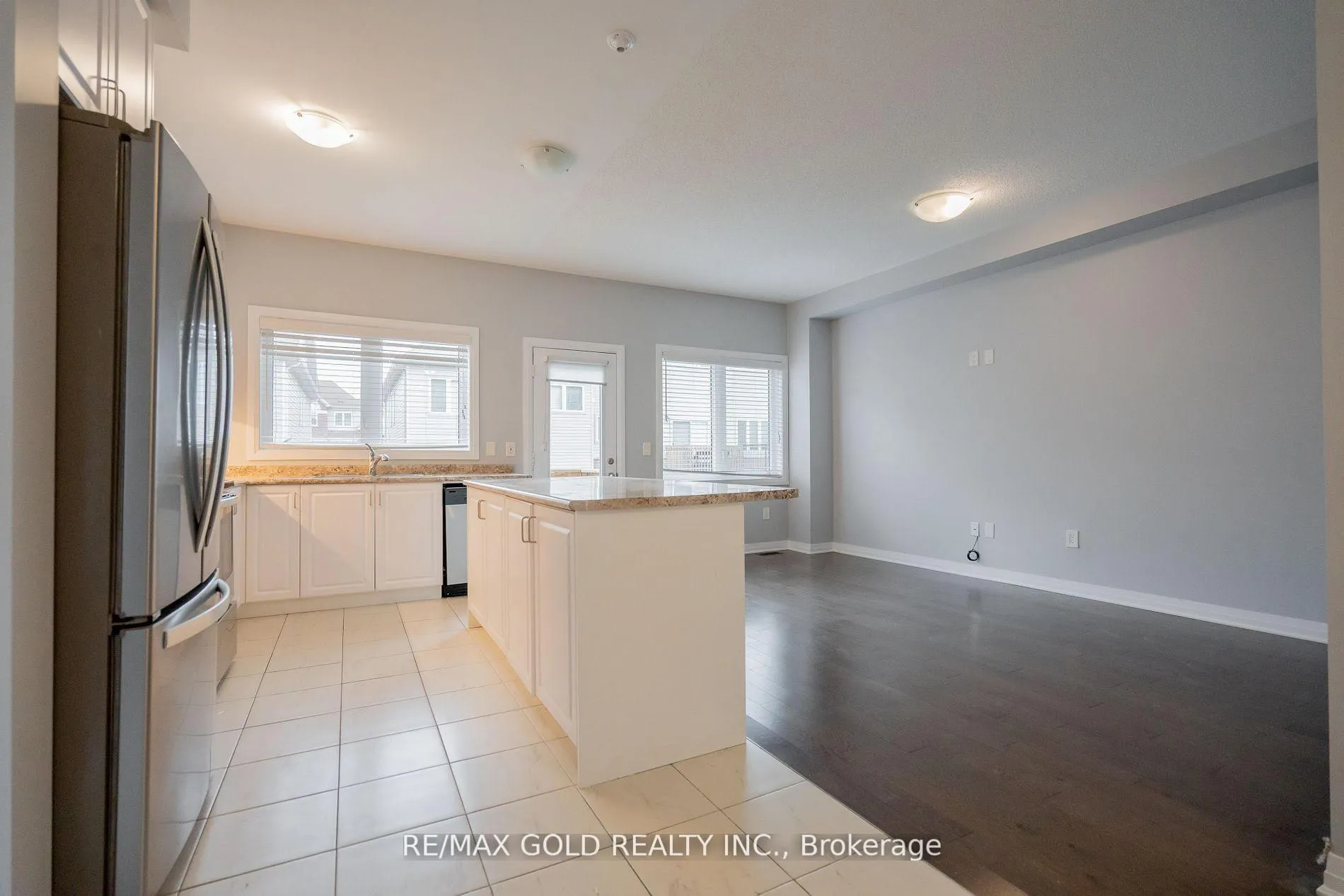 Photo 6 of 4064 Maitland Street, Lincoln, Beamsville — HOMEH