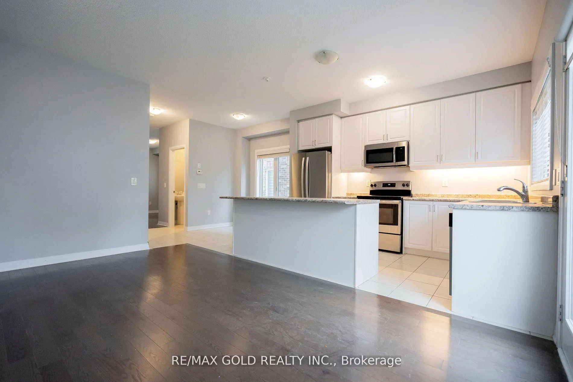 Photo 8 of 4064 Maitland Street, Lincoln, Beamsville — HOMEH