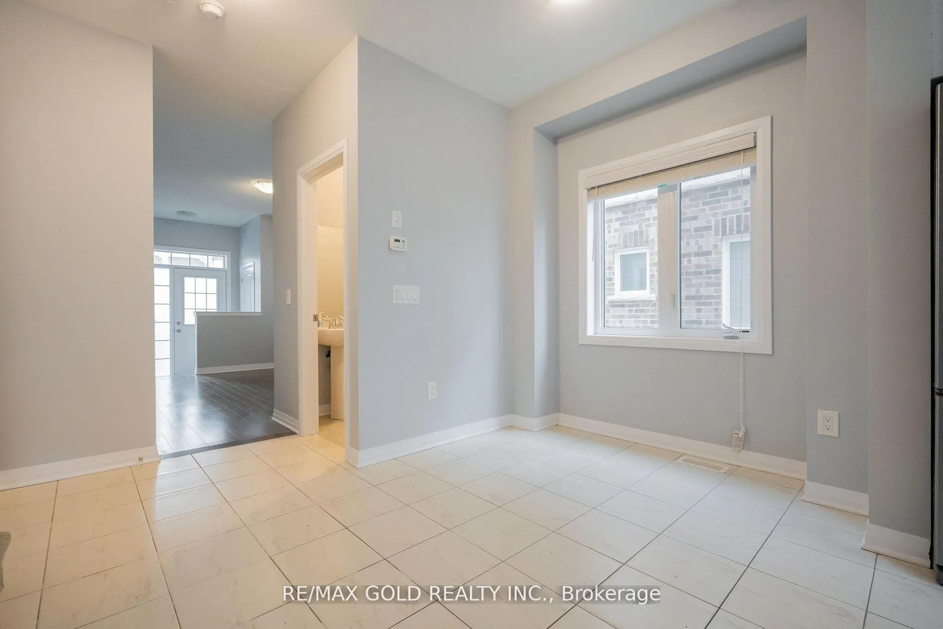 Photo 10 of 4064 Maitland Street, Lincoln, Beamsville — HOMEH