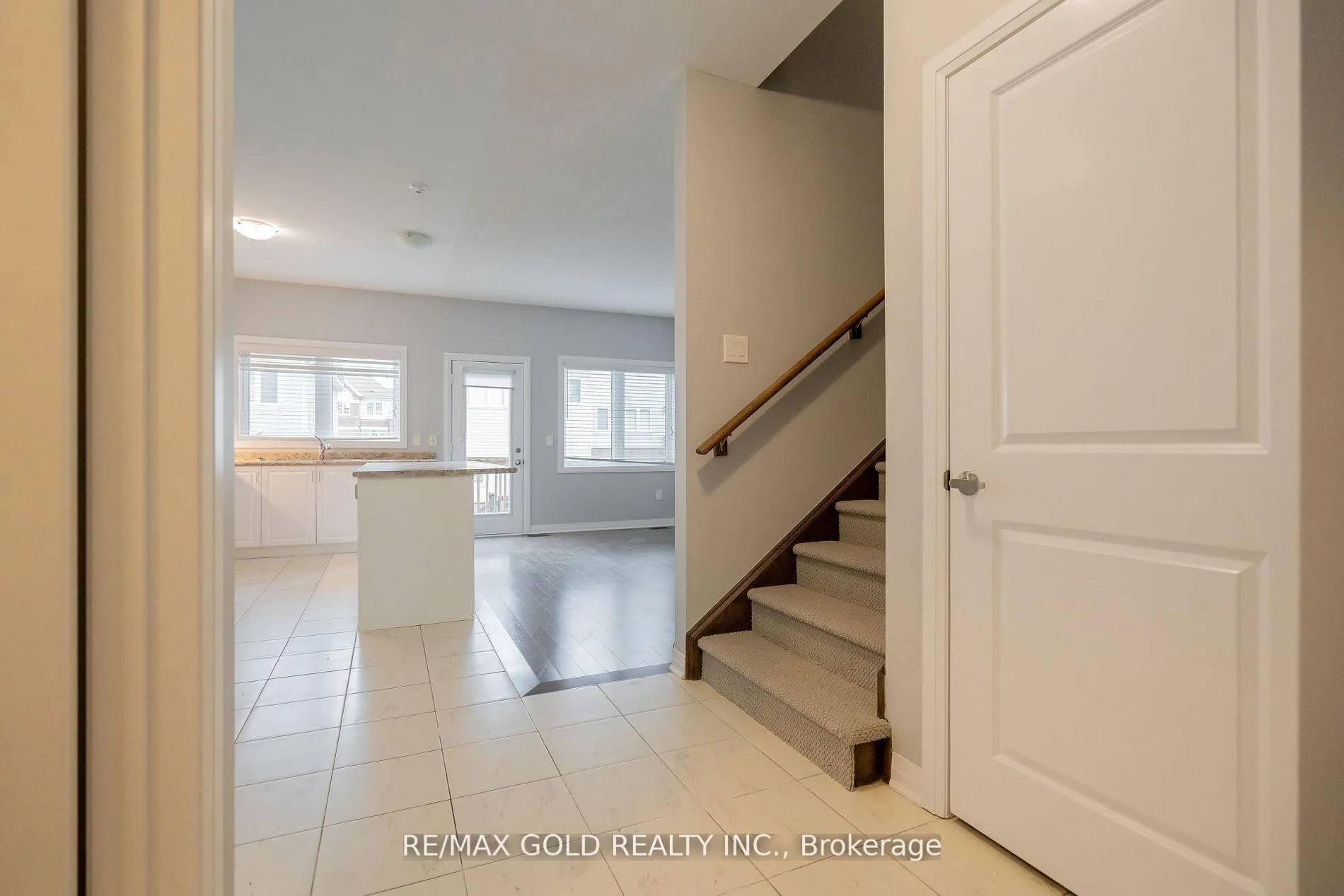 Photo 11 of 4064 Maitland Street, Lincoln, Beamsville — HOMEH