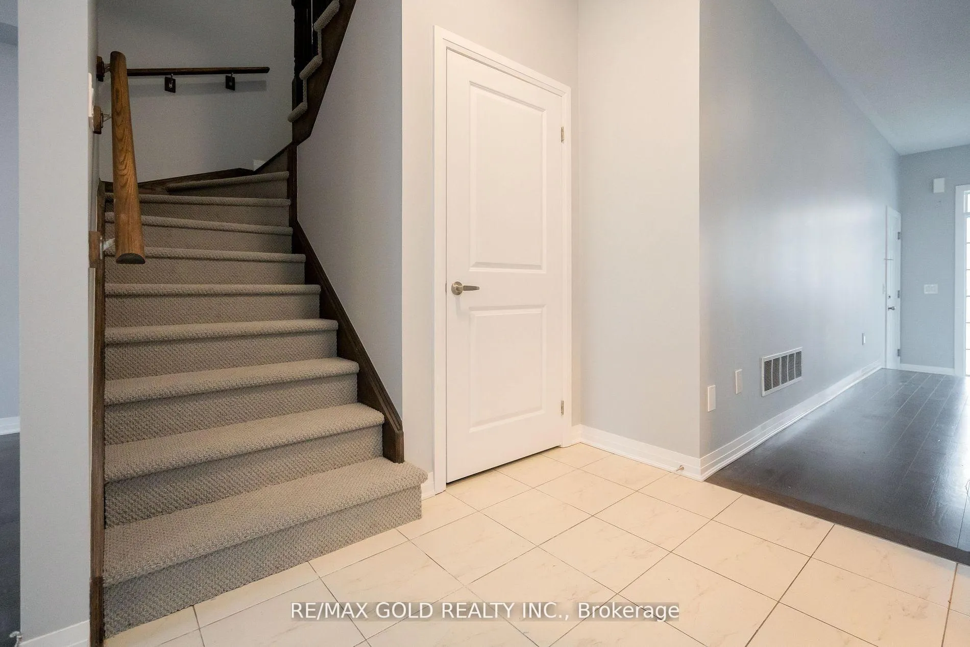 Photo 13 of 4064 Maitland Street, Lincoln, Beamsville — HOMEH