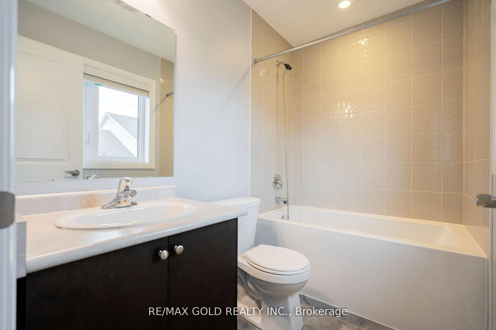 Photo 17 of 4064 Maitland Street, Lincoln, Beamsville — HOMEH