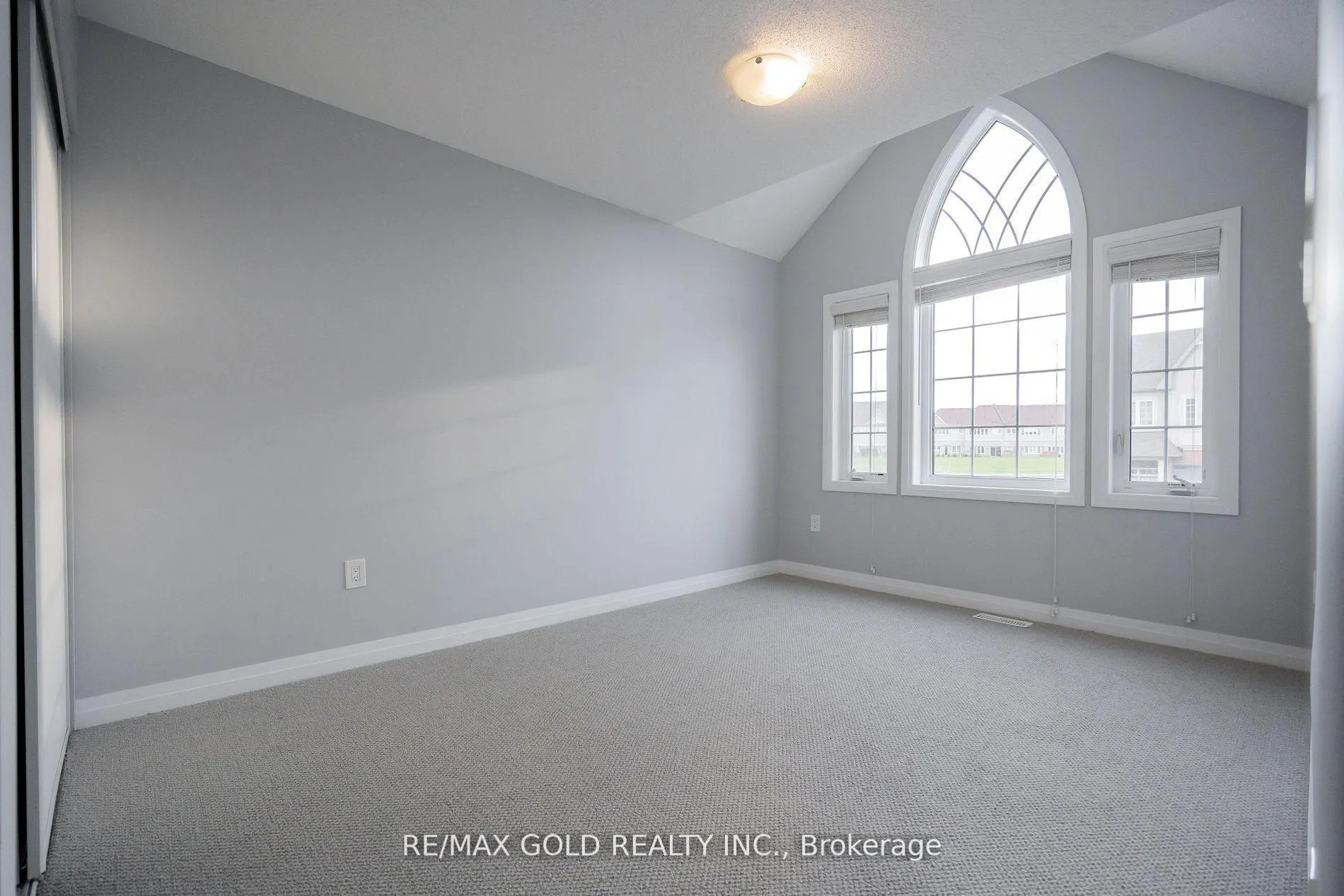 Photo 23 of 4064 Maitland Street, Lincoln, Beamsville — HOMEH