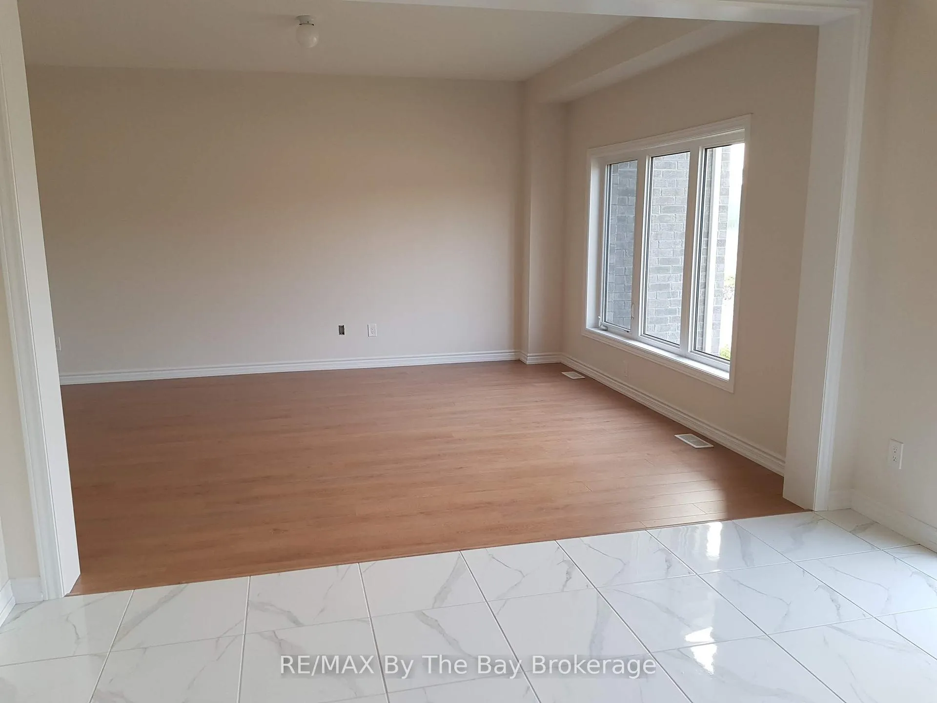 Photo 5 of 162 Allegra Drive, Wasaga Beach — HOMEH
