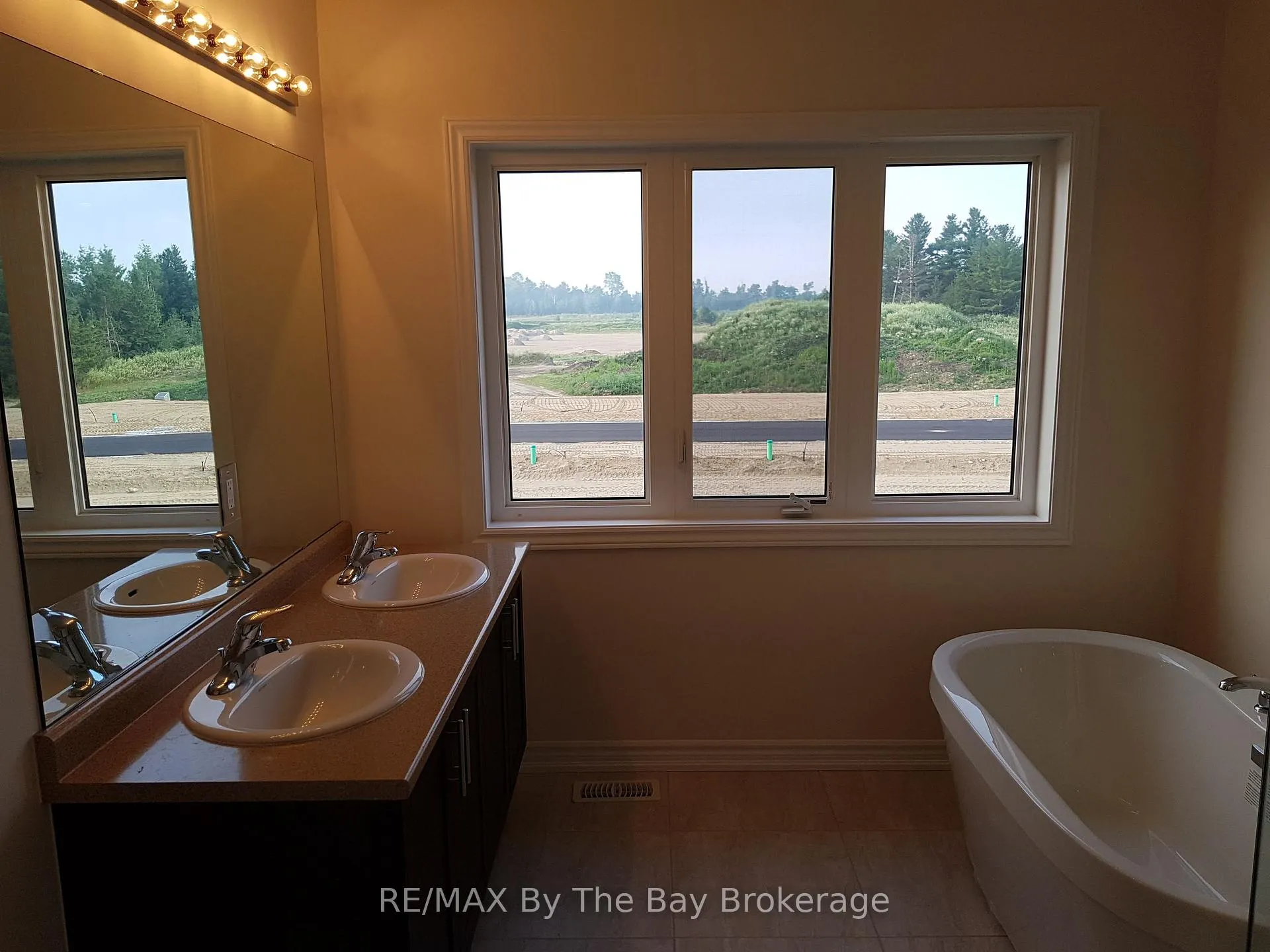 Photo 13 of 162 Allegra Drive, Wasaga Beach — HOMEH