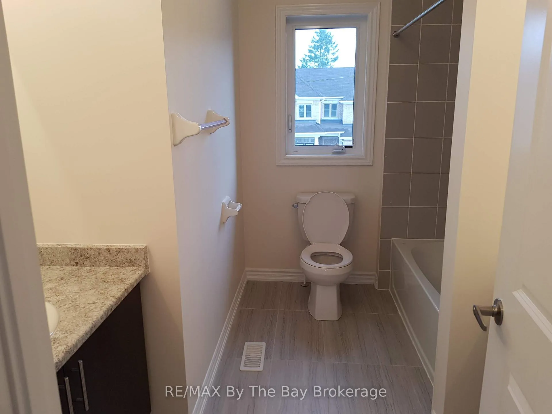 Photo 14 of 162 Allegra Drive, Wasaga Beach — HOMEH