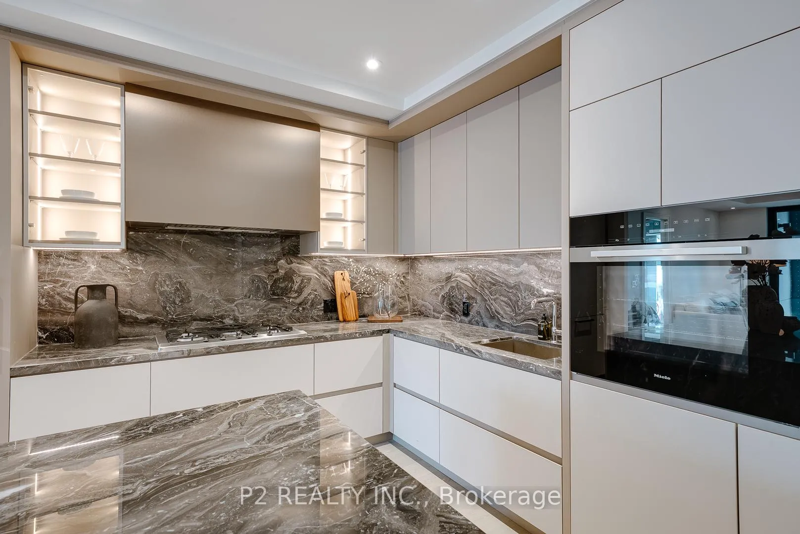 Photo 4 of Unit 208, 2 Forest Hill Road, Toronto, Casa Loma — HOMEH