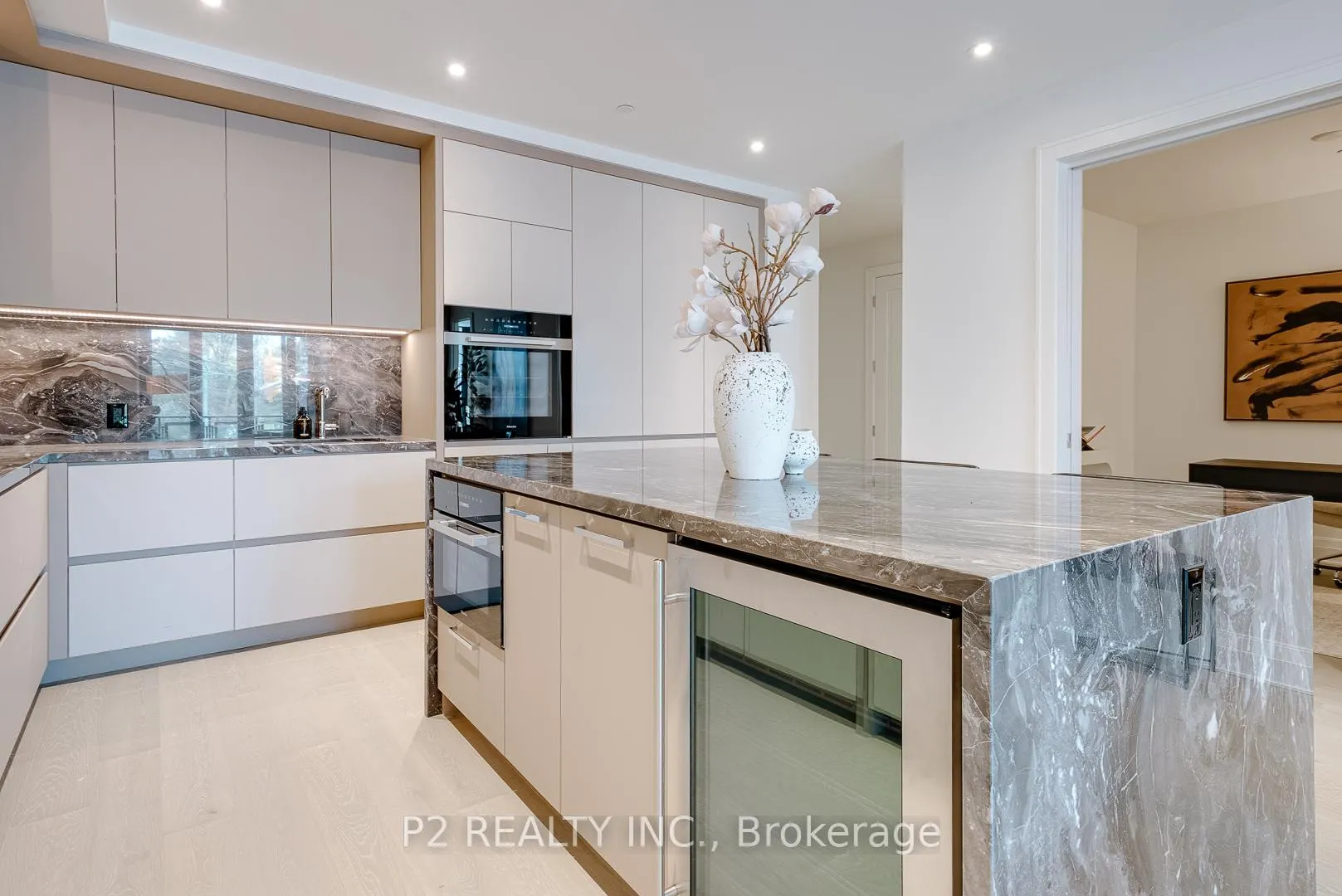Photo 5 of Unit 208, 2 Forest Hill Road, Toronto, Casa Loma — HOMEH