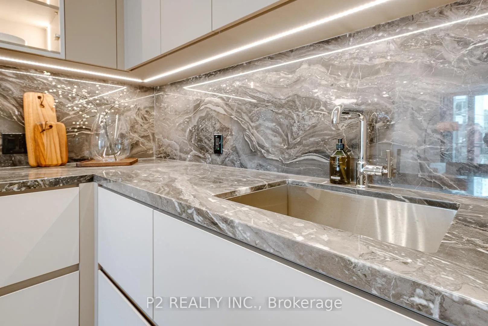 Photo 6 of Unit 208, 2 Forest Hill Road, Toronto, Casa Loma — HOMEH