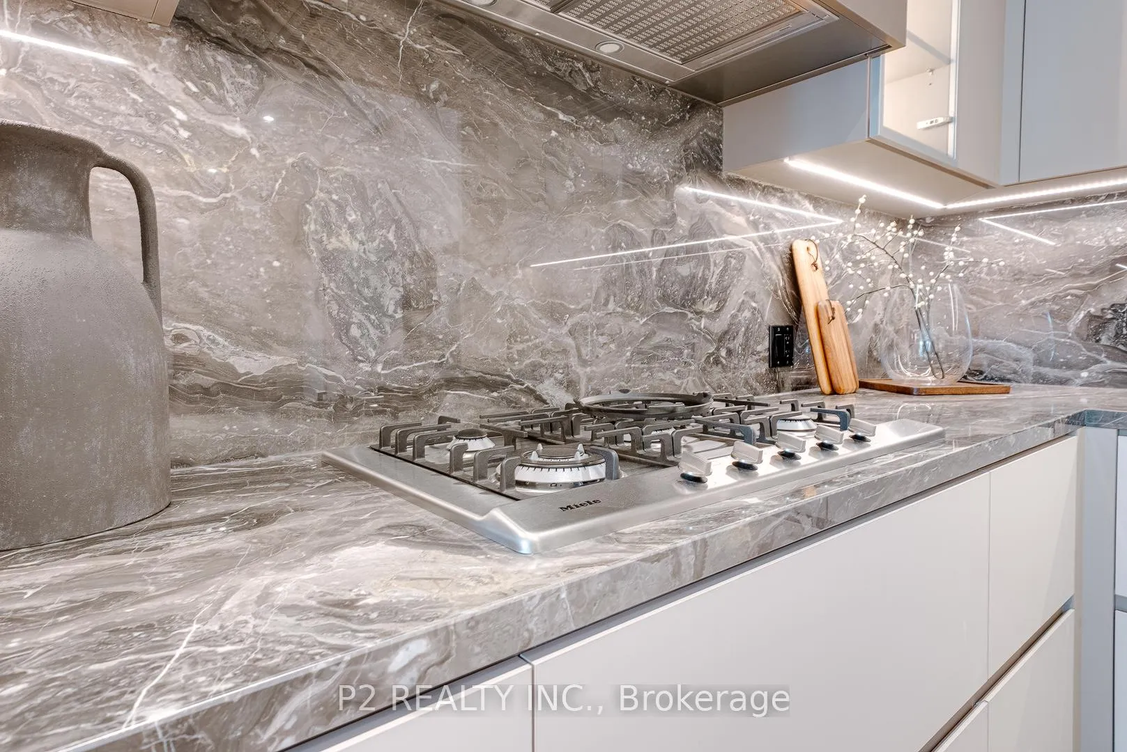 Photo 7 of Unit 208, 2 Forest Hill Road, Toronto, Casa Loma — HOMEH