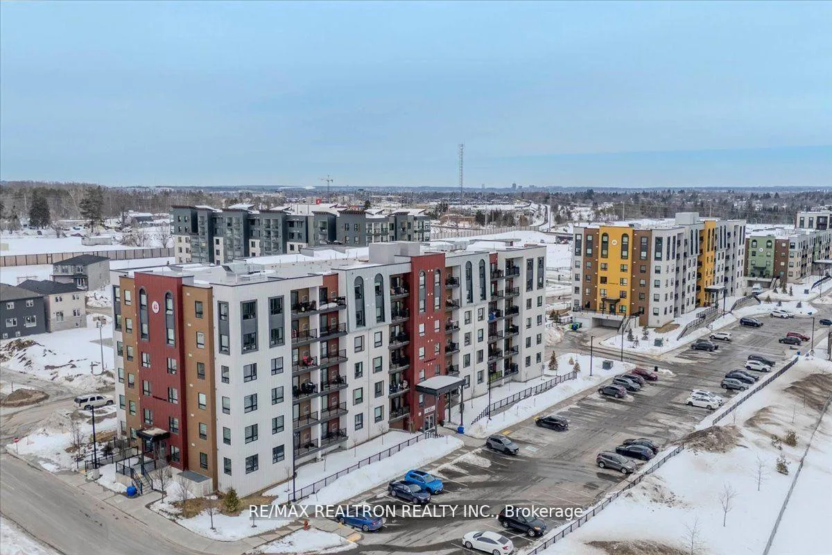 Photo 2 of Unit 504, 10 Culinary Lane, Barrie, Rural Barrie Southeast — HOMEH