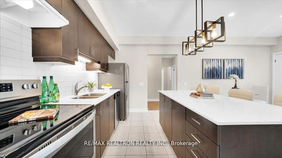 Photo 9 of Unit 504, 10 Culinary Lane, Barrie, Rural Barrie Southeast — HOMEH
