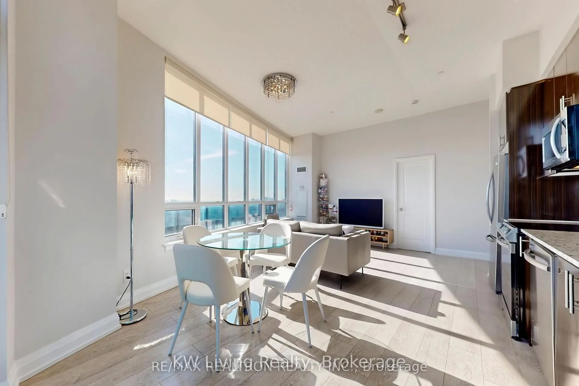 Photo 4 of Unit PH15, 7161 Yonge Street, Markham, Thornhill — HOMEH