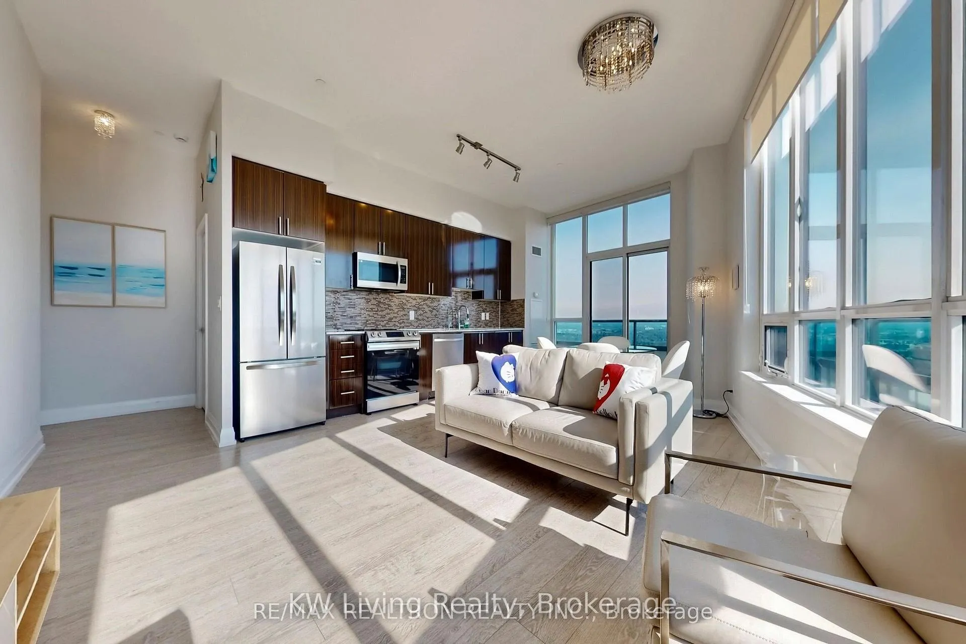 Photo 5 of Unit PH15, 7161 Yonge Street, Markham, Thornhill — HOMEH