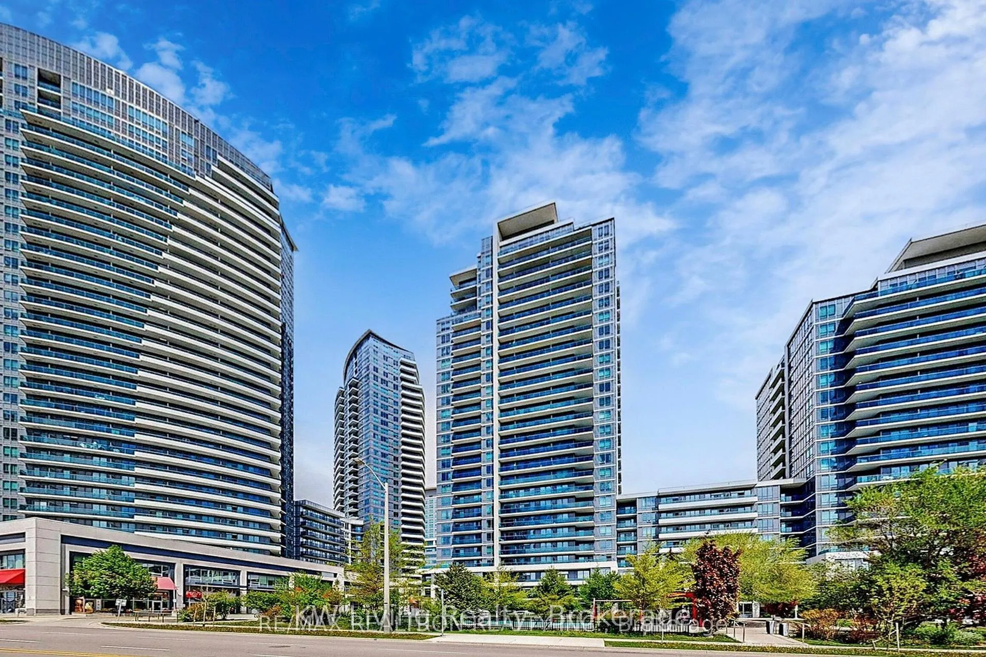 Photo 7 of Unit PH15, 7161 Yonge Street, Markham, Thornhill — HOMEH