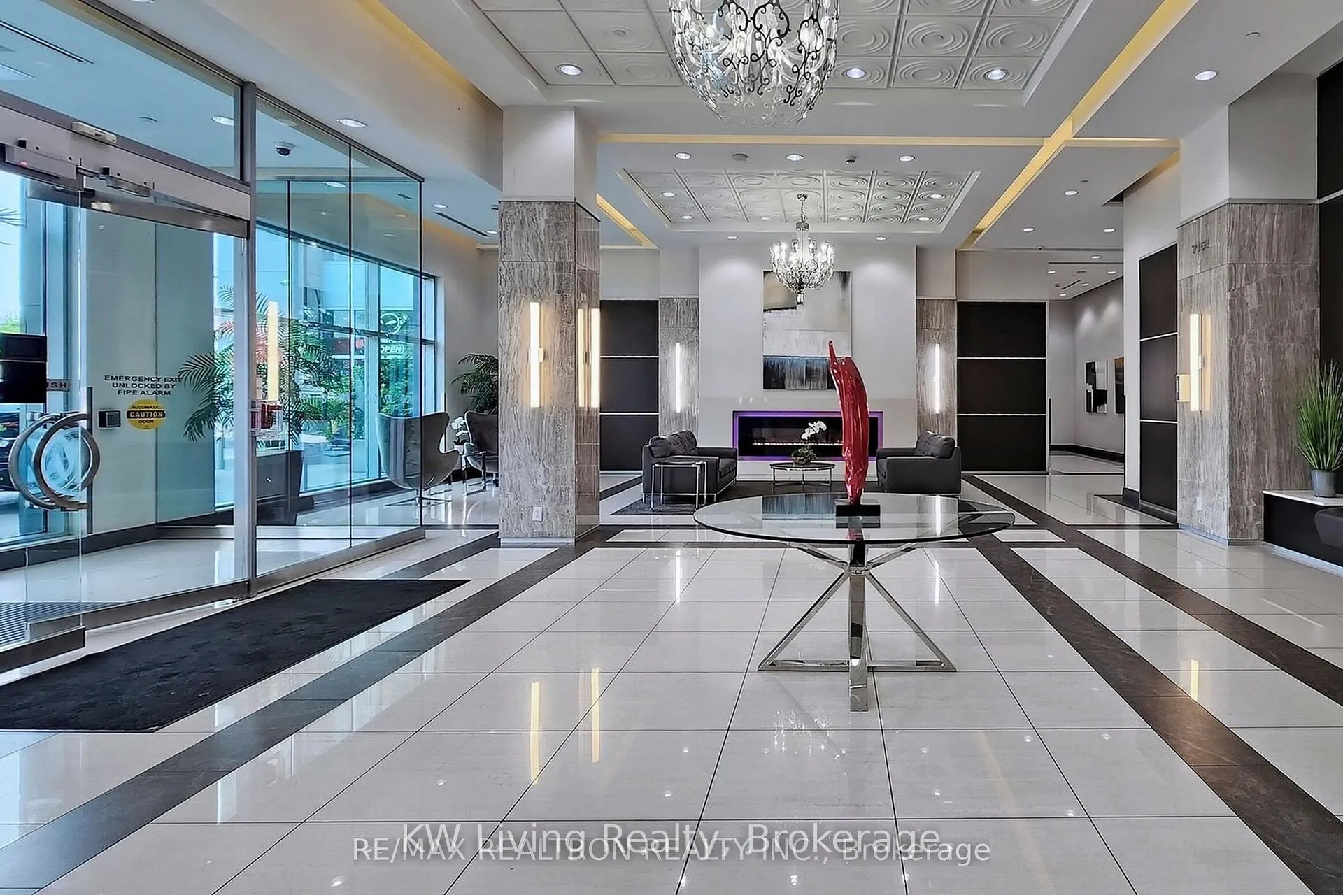 Photo 8 of Unit PH15, 7161 Yonge Street, Markham, Thornhill — HOMEH