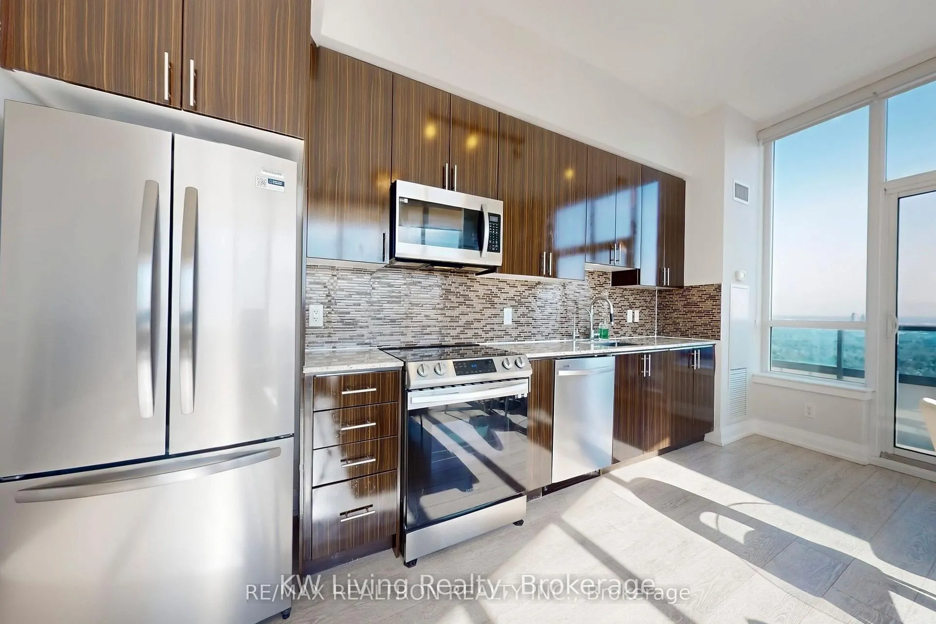 Photo 11 of Unit PH15, 7161 Yonge Street, Markham, Thornhill — HOMEH