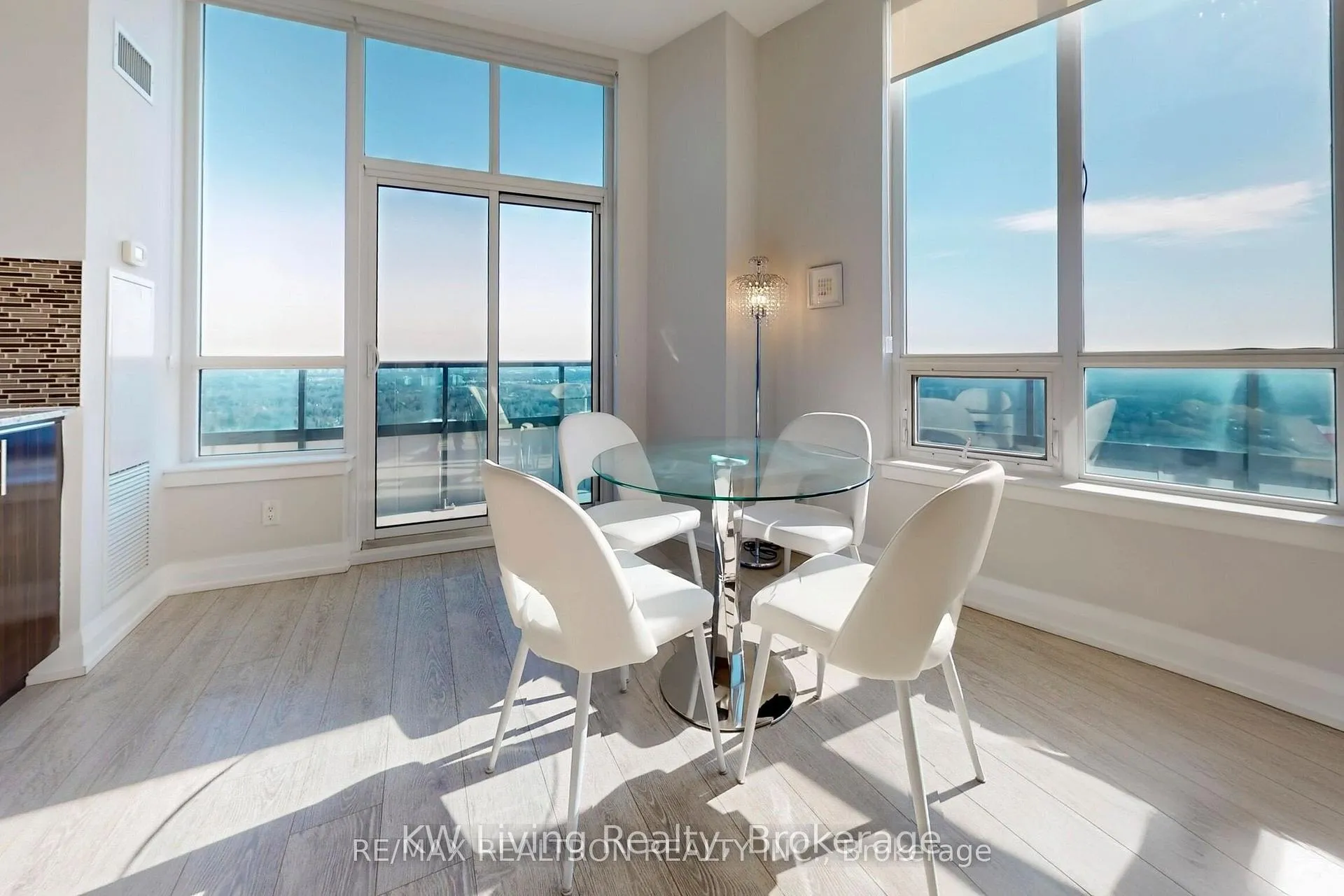 Photo 12 of Unit PH15, 7161 Yonge Street, Markham, Thornhill — HOMEH