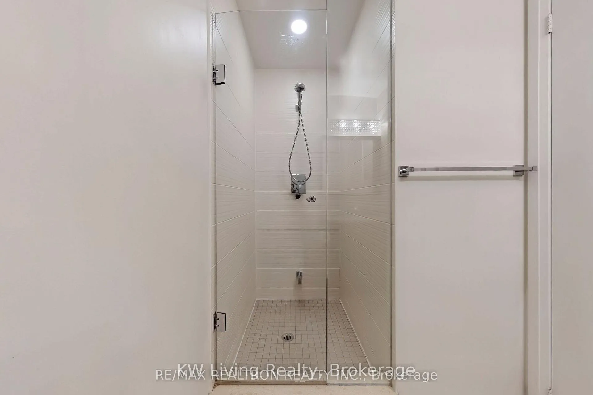 Photo 13 of Unit PH15, 7161 Yonge Street, Markham, Thornhill — HOMEH