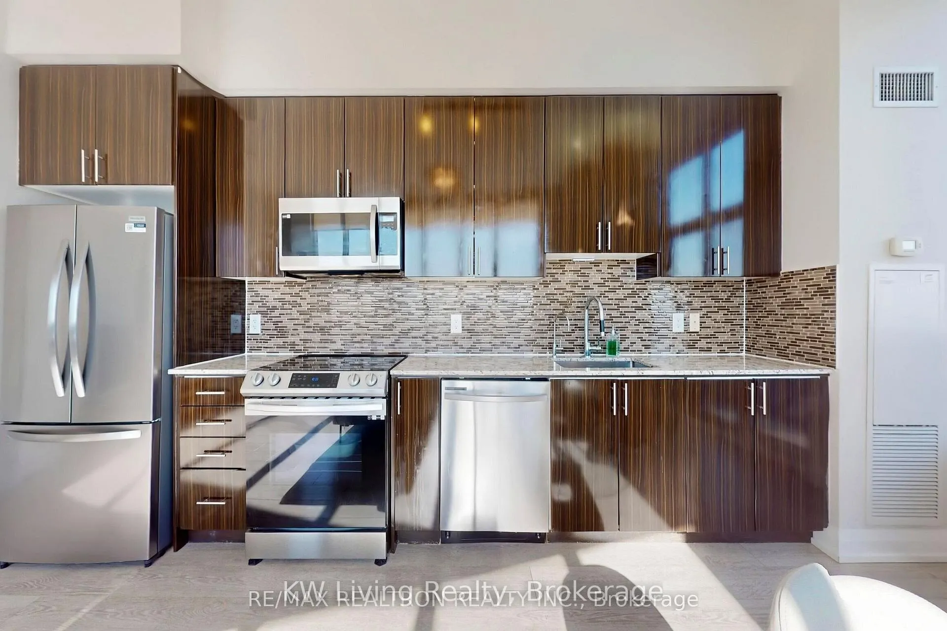 Photo 17 of Unit PH15, 7161 Yonge Street, Markham, Thornhill — HOMEH