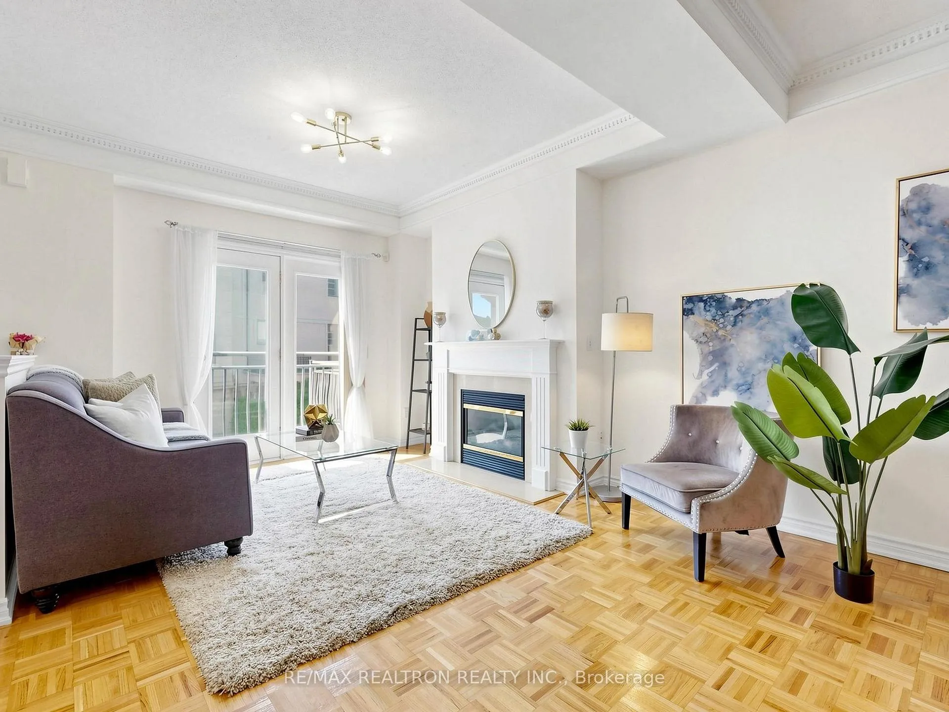 Front of Unit 12, 9133 Bayview Avenue