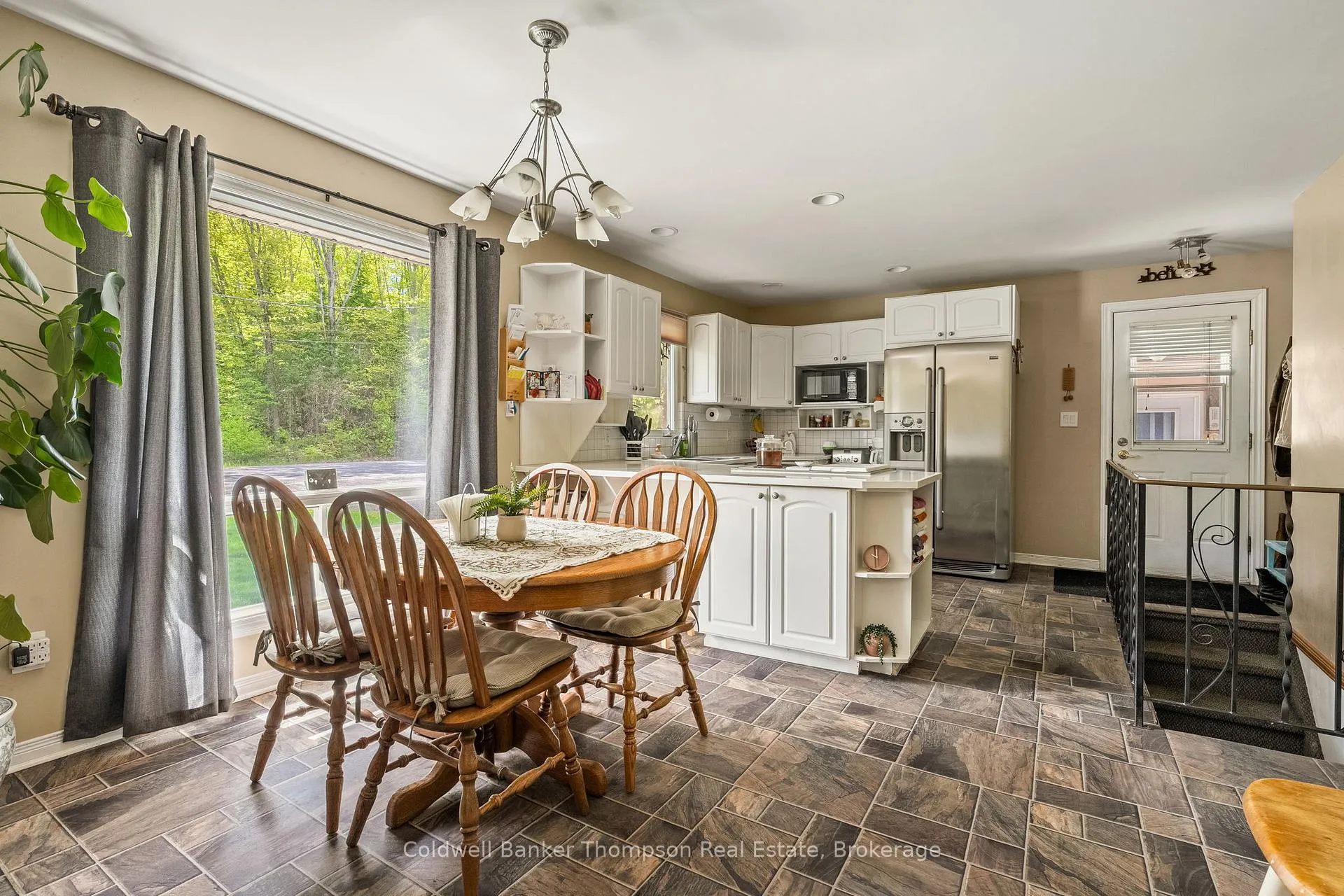 Photo 11 of 329 Albert Street N, Strong — HOMEH