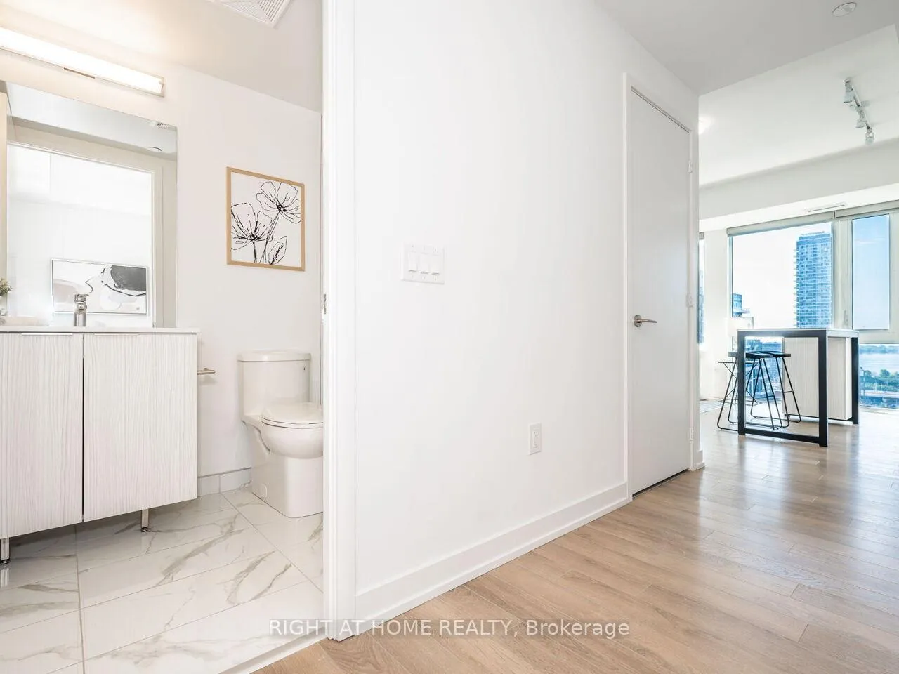 Photo 4 of Unit 1613, 158 Front Street E, Toronto, Moss Park — HOMEH
