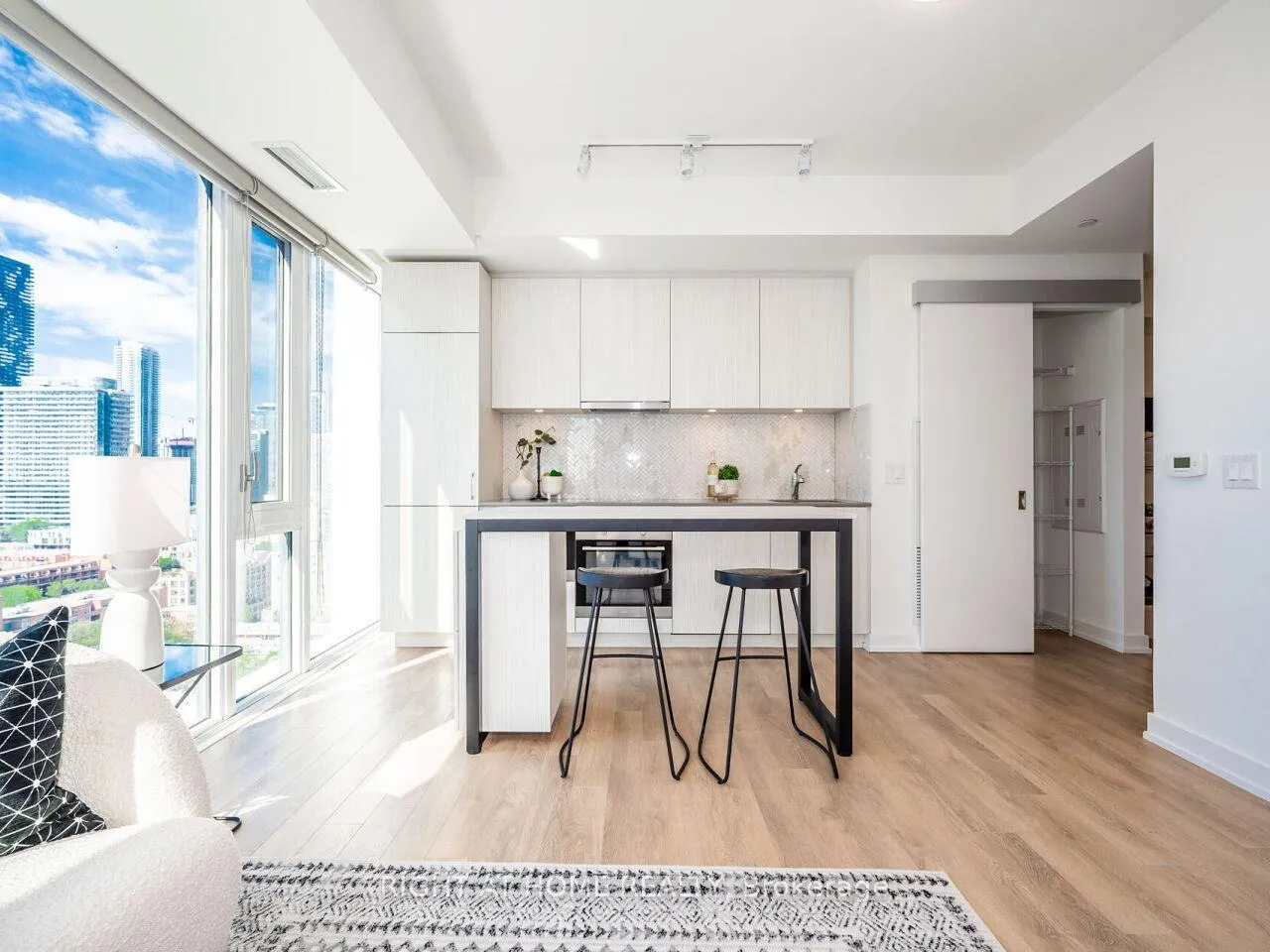 Photo 6 of Unit 1613, 158 Front Street E, Toronto, Moss Park — HOMEH