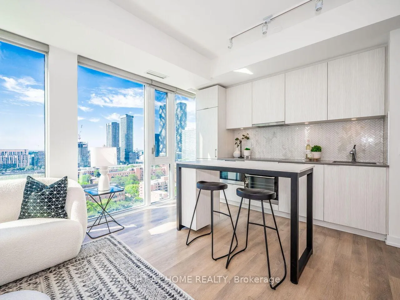Photo 7 of Unit 1613, 158 Front Street E, Toronto, Moss Park — HOMEH
