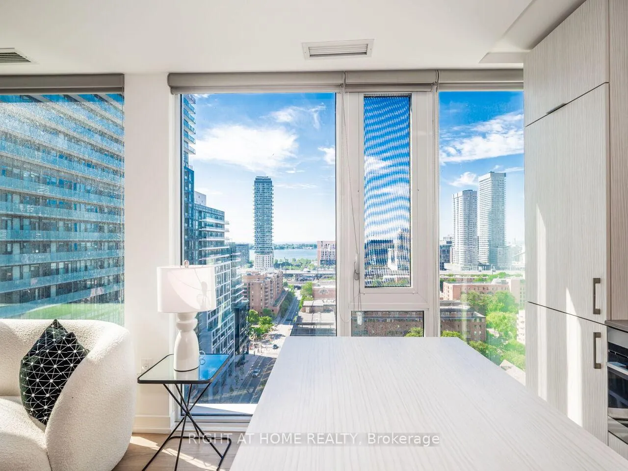 Photo 8 of Unit 1613, 158 Front Street E, Toronto, Moss Park — HOMEH