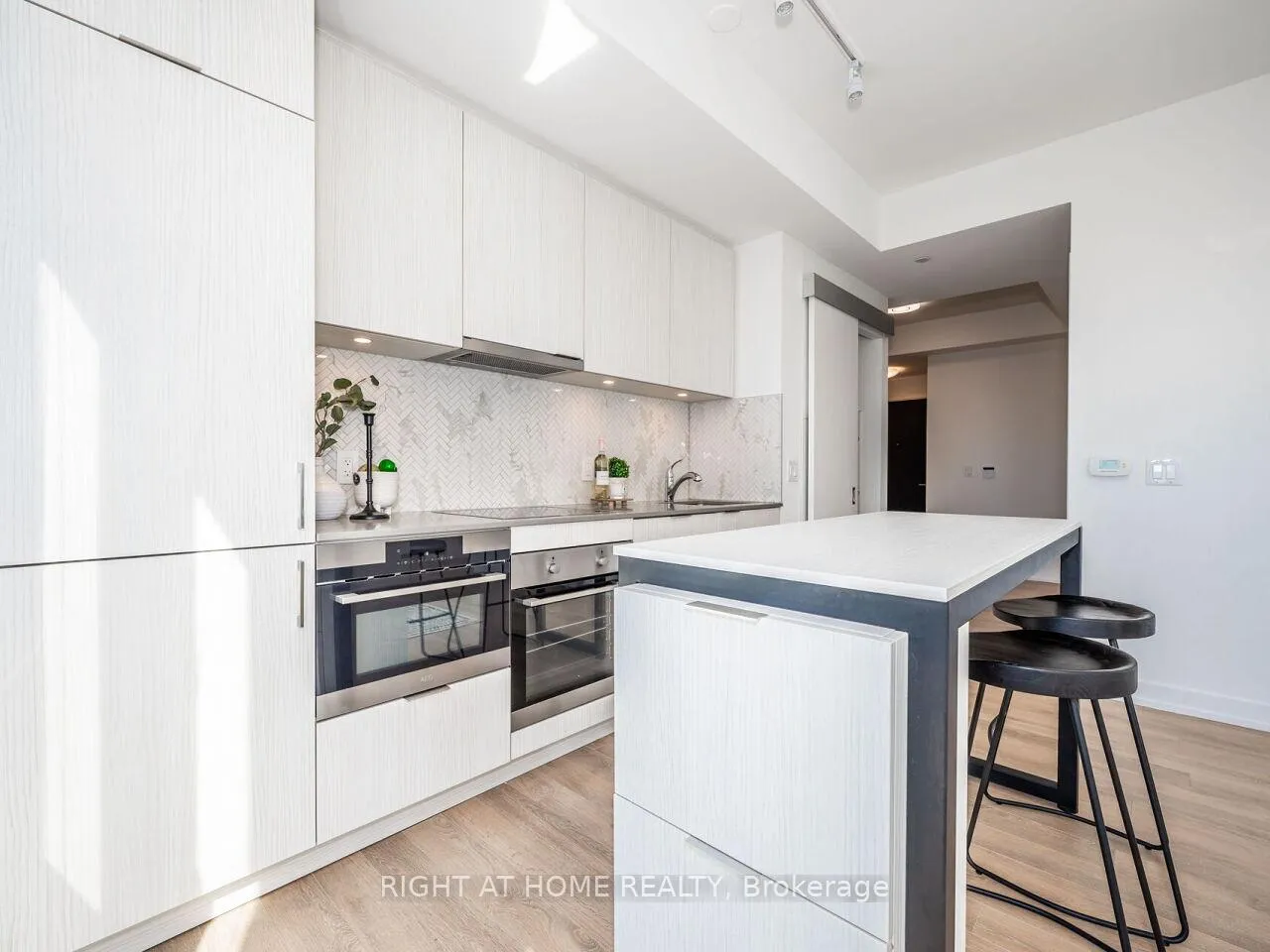 Photo 9 of Unit 1613, 158 Front Street E, Toronto, Moss Park — HOMEH