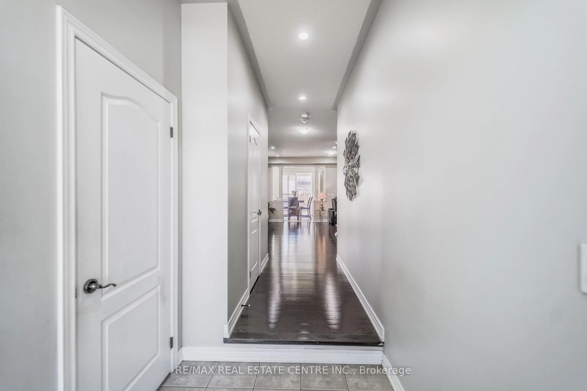 Photo 3 of 10 Ebury Drive, Brampton, Credit Valley — HOMEH