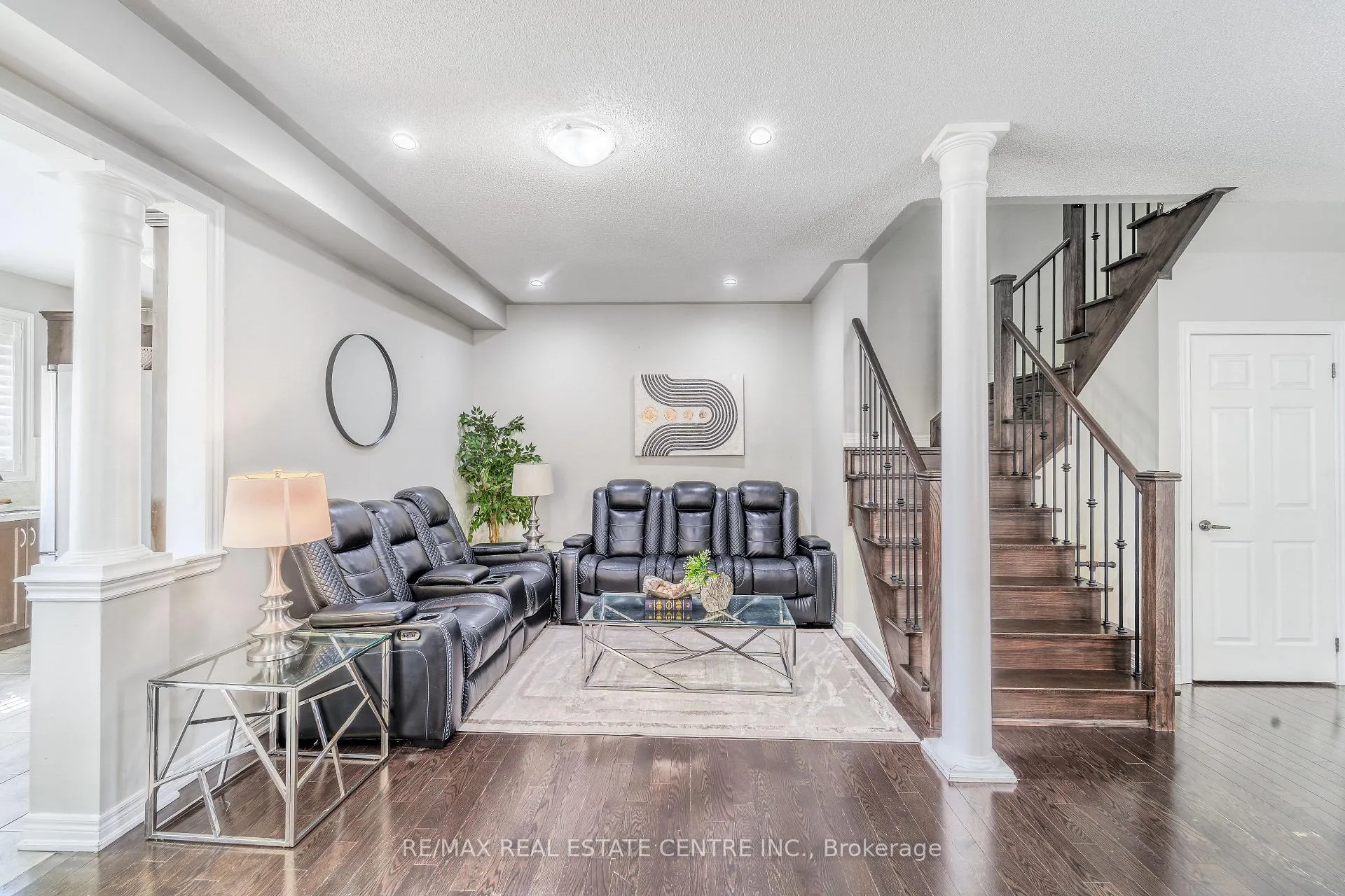 Photo 5 of 10 Ebury Drive, Brampton, Credit Valley — HOMEH