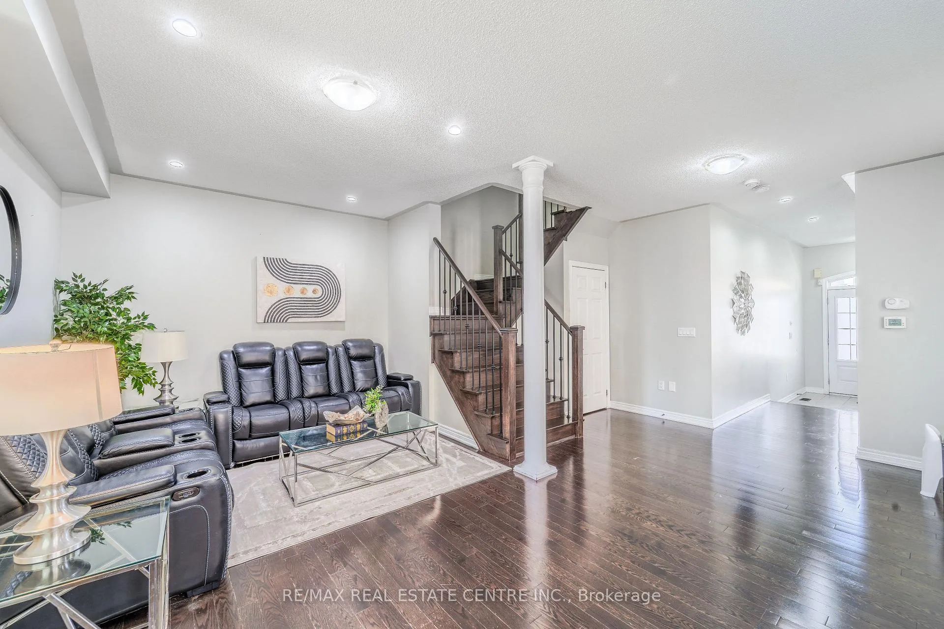 Photo 6 of 10 Ebury Drive, Brampton, Credit Valley — HOMEH