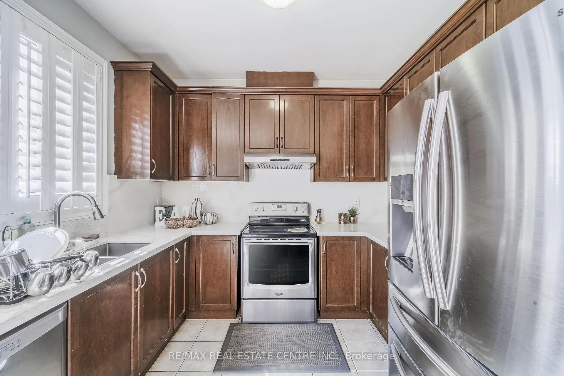 Photo 7 of 10 Ebury Drive, Brampton, Credit Valley — HOMEH