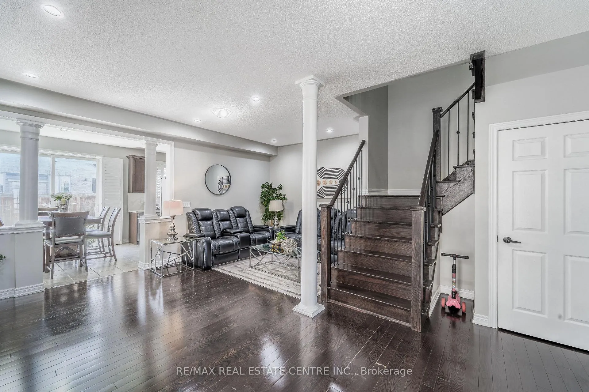 Photo 11 of 10 Ebury Drive, Brampton, Credit Valley — HOMEH