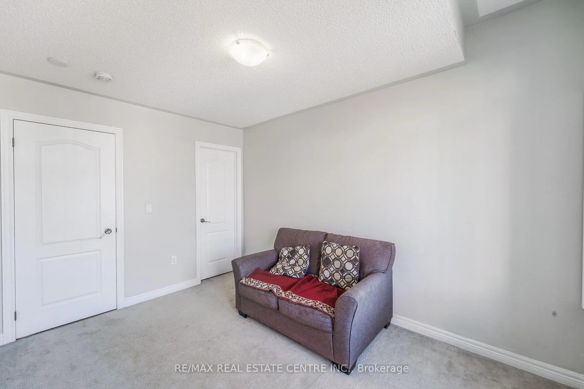 Photo 14 of 10 Ebury Drive, Brampton, Credit Valley — HOMEH