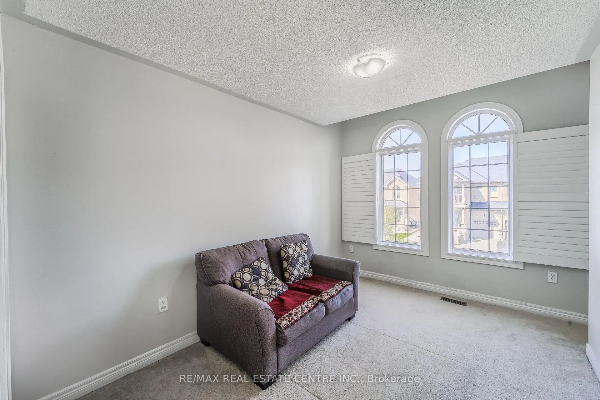 Photo 16 of 10 Ebury Drive, Brampton, Credit Valley — HOMEH