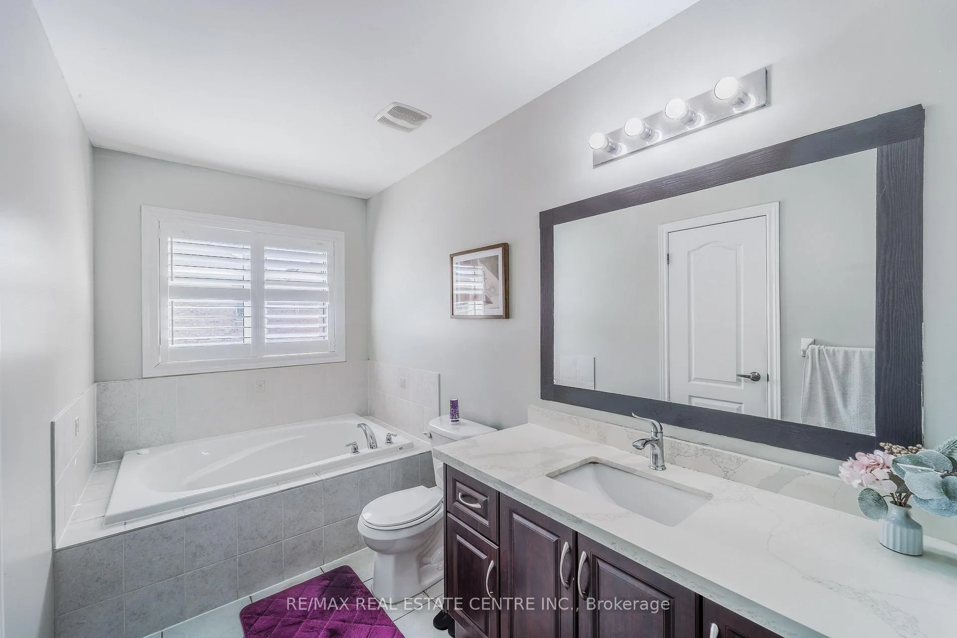 Photo 18 of 10 Ebury Drive, Brampton, Credit Valley — HOMEH