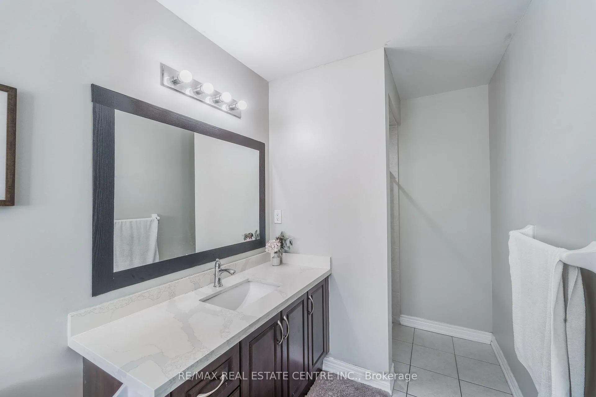 Photo 19 of 10 Ebury Drive, Brampton, Credit Valley — HOMEH
