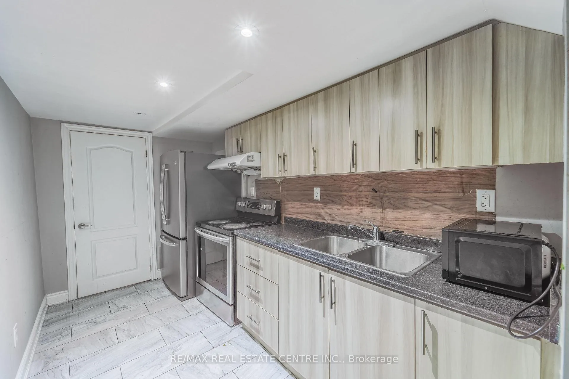Photo 24 of 10 Ebury Drive, Brampton, Credit Valley — HOMEH